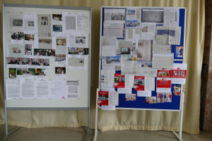 SPD AG 60plus Hof Jubiläum: Stellwände mit Dokumenten, Zeitungsartikeln und Fotos der letzten 30 Jahre