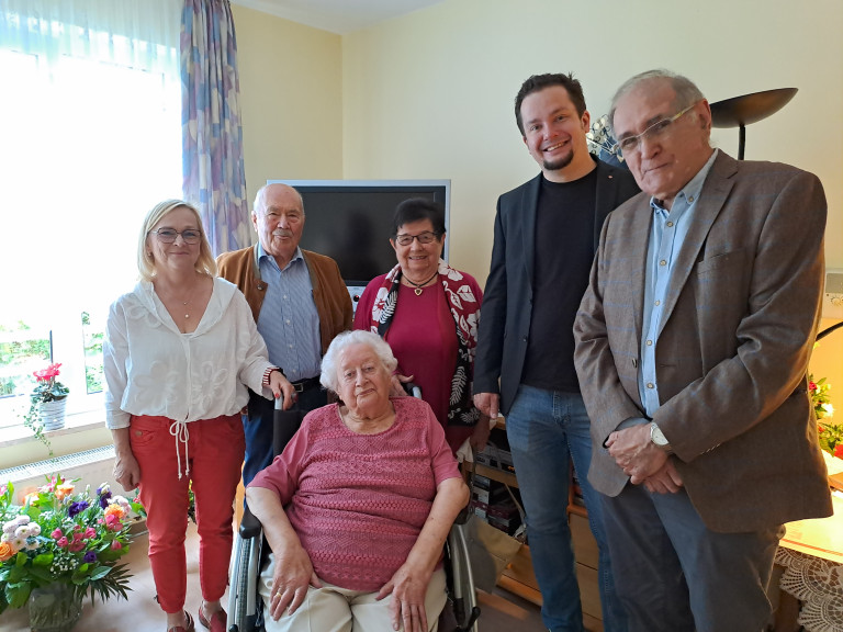 AG 60plus Hof 100. Geburtstag Inge Kick Bild01